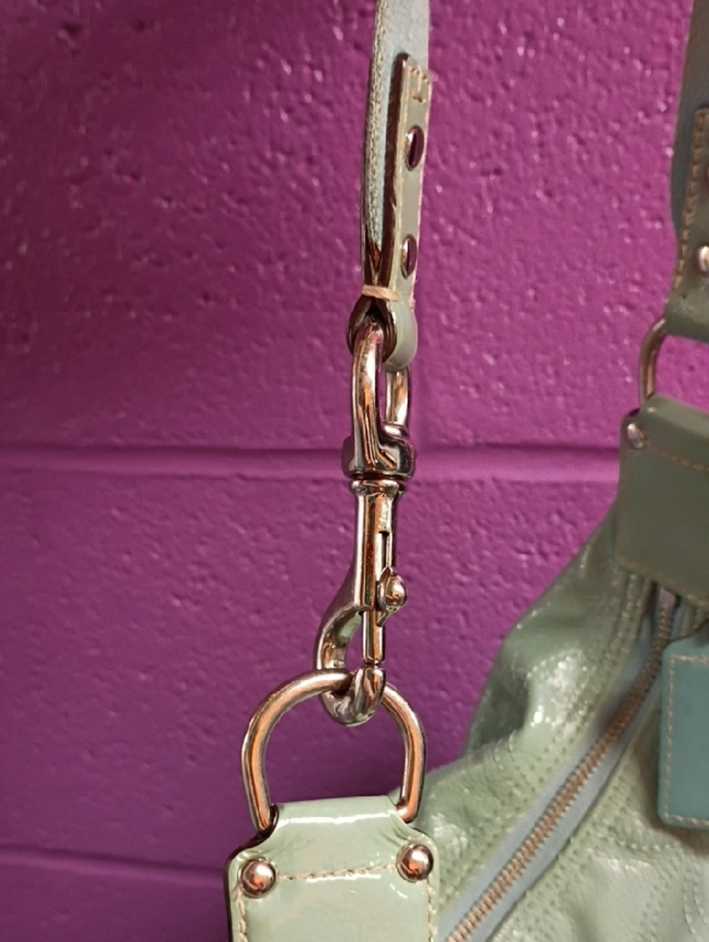 PRE LOVED! Coach Mint Green Leather Shoulder Bag with Gold Hardware - Picture 6 of 12